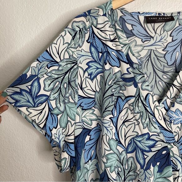 Lane Bryant Top Blue Patterned Notch Neck Short Sleeve Shirt Size 22/24 - Picture 3 of 6